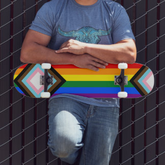 LGBTQ+-Flag für den Fortschritt Skateboard