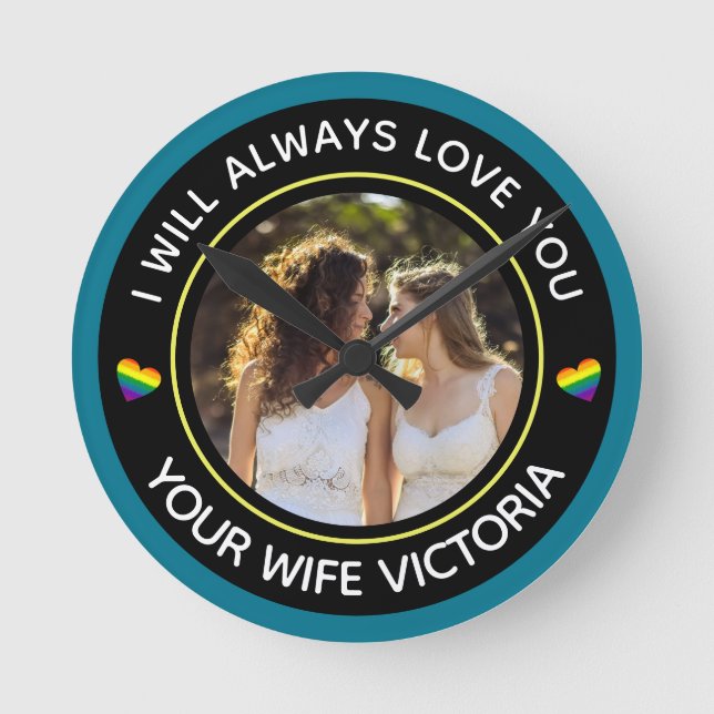 LGBTQ Foto Wedding Couple Rainbow Custom Runde Wanduhr (Vorderseite)