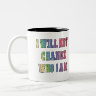 LGBTQ I WERDE NICHT ÄNDERN, WER ICH BIN ZWEIFARBIGE TASSE