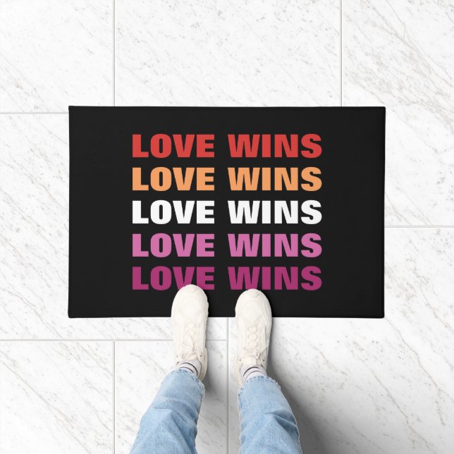 LGBTQ Lesbische Pride-Liebe gewinnt benutzerdefini Fußmatte (Indoor)