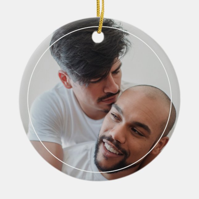 LGBTQ Male Couple Gay Olde Weihnachts-Foto Keramik Ornament (Vorne)