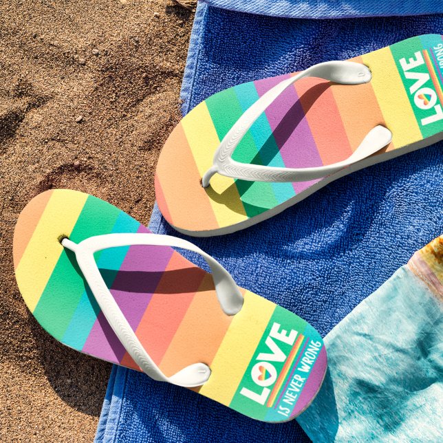 LGBTQ Pride Liebe ist nie falsch, wenn Regenbogenf Flip Flops (Von Creator hochgeladen)