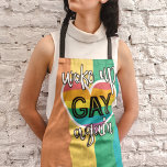 LGBTQ Pride selbstironische Regenbogenflagge Schürze<br><div class="desc">LGBTQ Pride Regenbogenflagge Schürze mit der Beschriftung Weckte wieder schwul in weißer und schwarzer,  moderner Schrift mit einem Regenbogenherz.</div>