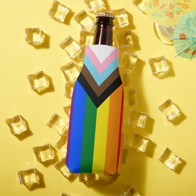 LGBTQ & Stolz - Regenbogen-Fortschrittsflagge Flaschenkühler (In Situ Sommer)