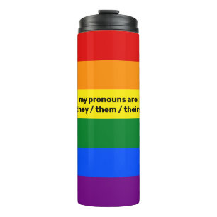 LGBTQI+ Pride Raibow Flag mit Pronomen Thermosbecher