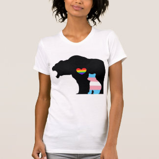 LGBTQUIA+ Bär, der den Transport-Bären schützt T-Shirt