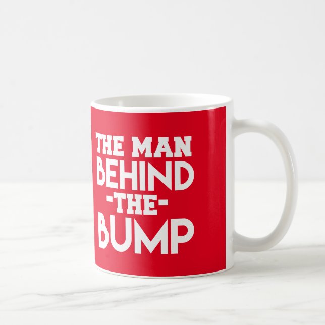 L'homme derrière la tasse de bosse (Droite)