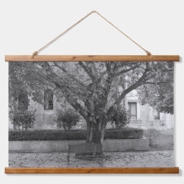 Li Garden Series: Echoes Beneath the Tree Wandteppich Mit Holzrahmen