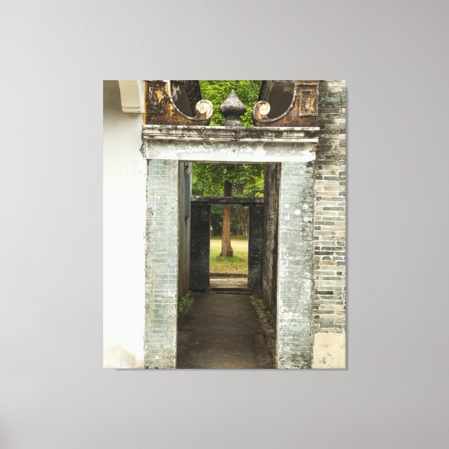 Li Garden Series: Serene Corridor Leinwanddruck (Vorderseite)