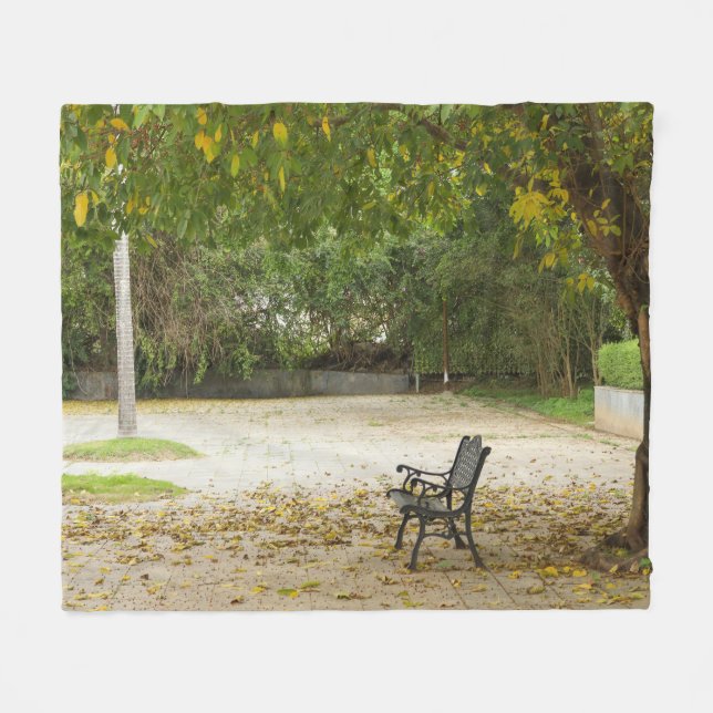 Li Garden Series: Waiting in Stillness Fleecedecke (Vorderseite (Horizontal))
