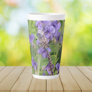 Libellen mit blauen Augen auf violetten Blumen Milchtasse