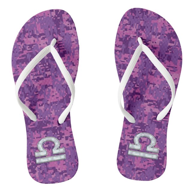 Libra Sign auf der digitalen Fuchsia-Camouflage Flip Flops (Fußbett)