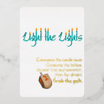 Licht der Chanukah Folieneinladung<br><div class="desc">Die farbenfrohe Hanukka-Karte mit Goldfolie hebt die wichtigsten Aktivitäten für den Urlaub hervor,  mit ein bisschen Spaß,  der hineingeworfen wird.</div>