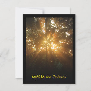 Licht in die Dunkelheit-Phrase Sonnenaufgangsbild Postkarte