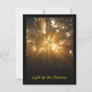 Licht in die Dunkelheit-Phrase Sonnenaufgangsbild Postkarte