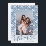Licht und Liebe Snowy Hanukkah Foto Feiertagskarte<br><div class="desc">Erleben Sie die Liebe der Saison mit Freunden und Familie.</div>