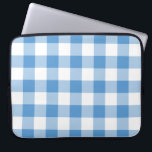Lichtblau und weiß Gingham Muster Laptopschutzhülle<br><div class="desc">Hellblaue, weiße und blassblaue Quadrate bilden einen fett kontrollierten karierten. Das Baby-Blau-Weiß-Gingham-Muster erinnert mich an lustige Sommerpicknicks und Baby-Jungs. Das Weiß ist transparent, sodass Sie es ändern können, wenn Sie möchten. Klicken Sie einfach auf den Knopf "Anpassen" und wählen Sie dann in der Sidebar die Option "Printed Background Color" aus....</div>