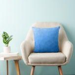 Lichtblaues geometrisches Muster Kissen<br><div class="desc">Coole dunkle Ober-Farbverlauf geometrische Mesh gemusterte Kissen Wohngestaltung für moderne Zimmer. Dreieck geometrische Masche mit dunkelblauem Ober-Farbverlauf.</div>