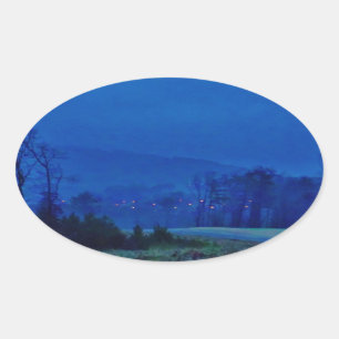 Lichter in einem blauen Berg-Nebel Ovaler Aufkleber