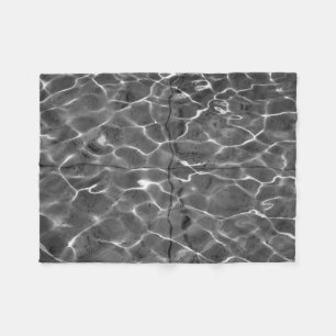 Lichtreflektionen auf Wasser:Schwarz und Weiß Fleecedecke