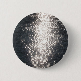 Lichtsternchen auf Dunklem Wasser Button