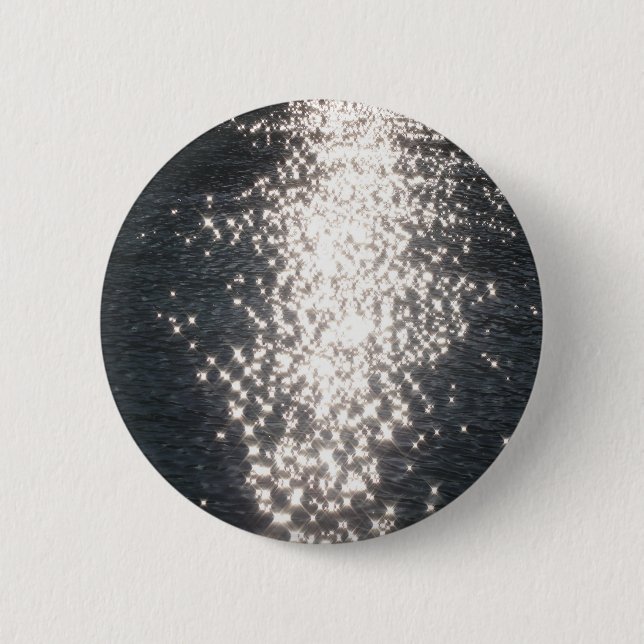 Lichtsternchen auf Dunklem Wasser Button (Vorderseite)