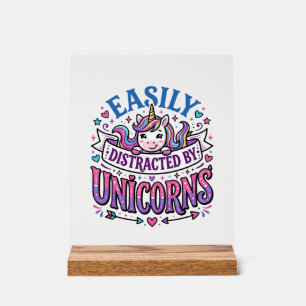 Licorne facilement distrait par la publicité de li