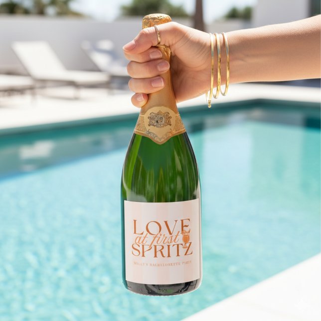 Liebe auf den ersten Spritz Junggesellinnenabschie (Love at First Spritz Bachelorette Sparkling Wine Label)