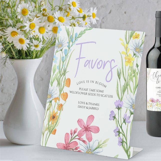 Liebe befindet sich in den Wiegenfavoriten der Wil Sockelschild (Favors table sign for wildflower bridal shower from my wildflower meadow collection)