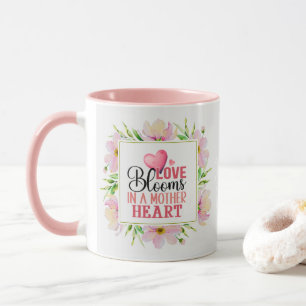 "Liebe blüht in einem Mutterherzen" Florales Rosa Tasse