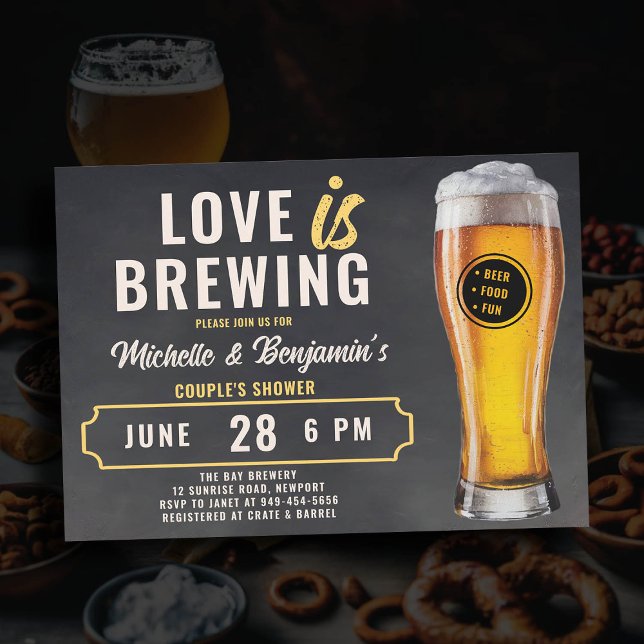 Liebe Braut Bierkopfüßer-Duschkabine Einladung (love is brewing beer couples shower invitation brewery party rustic chalk board)