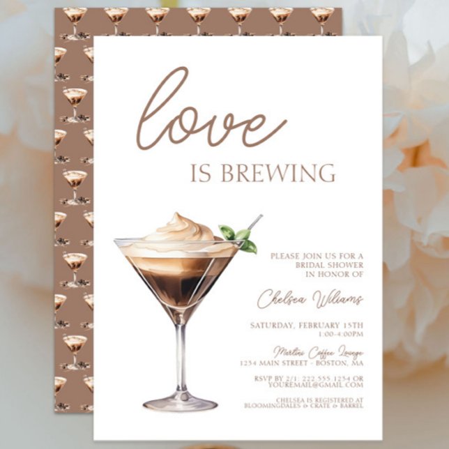 Liebe Braut Espresso Martini Brautparty Einladung (Love is Brewing Espresso Martini Bridal Shower Invitation, Modern Chic Trendy, White Brown, Coffee)