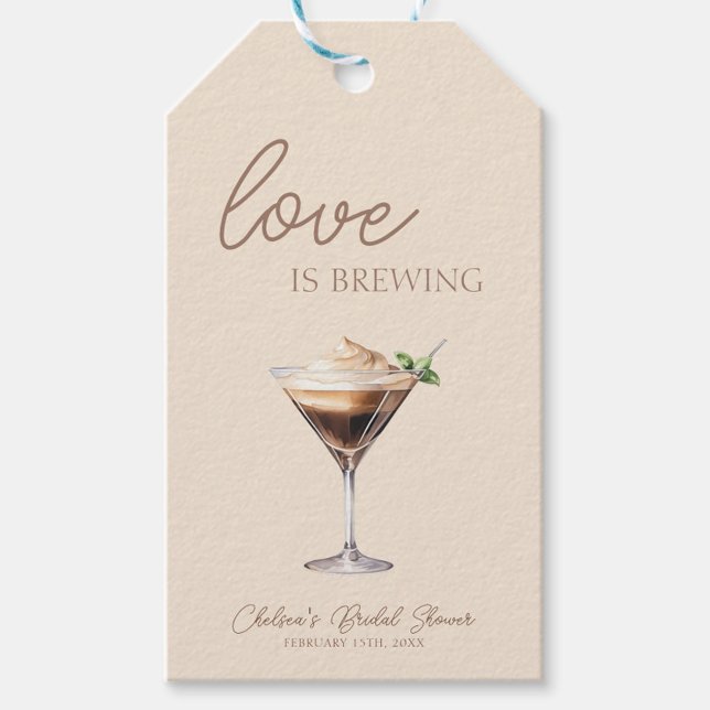 Liebe Braut Espresso Martini Brautparty Geschenkanhänger (Love is brewing Espresso Martini Bridal Shower Gift Tag, Bridal Brunch, Cream, Modern Chic Trendy)