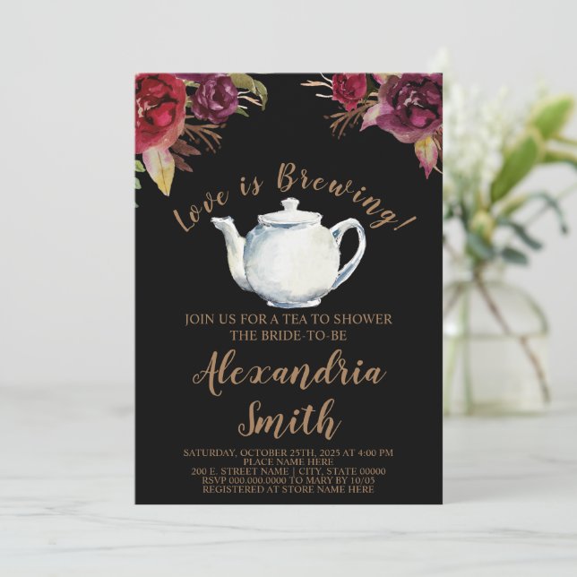 Liebe bricht | Burgundy Tea Brautparty Einladung (Stehend Vorderseite)