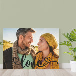 Liebe Calligraphy Overlay-benutzerdefiniertes Foto Leinwanddruck<br><div class="desc">Erstellen Sie Ihre eigene einzigartige, verpackte Leinwand. Die Fotovorlage ist für Sie bereit, ein eigenes Set hinzuzufügen, das automatisch die Leinwand füllt. (Tipp: Landschaftliche Fotos werden sehr einfach zu bedienen sein - für quadratische/instragramm Bilder durchsuchen Sie bitte unseren Shop für eine separate Auflistung) Das handgeschriebene Textüberlagerungsstück liest einfach "Liebe" in...</div>