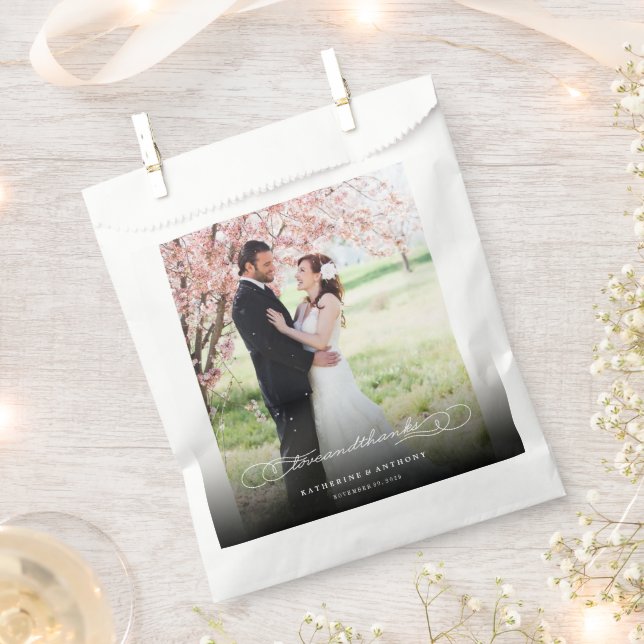 Liebe & dank Script Calligraphy Foto Wedding Geschenktütchen (Ausgeschnitten)