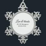 Liebe & danke fügen Ehegatten Namen Hochzeit hinzu Schneeflocken Zinn-Ornament<br><div class="desc">Für Liebhaber wie uns</div>
