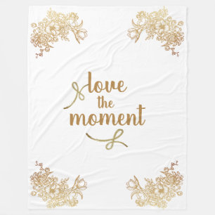 "Liebe den Moment" Gold- und Weiß-Filigran-Blumenm Fleecedecke