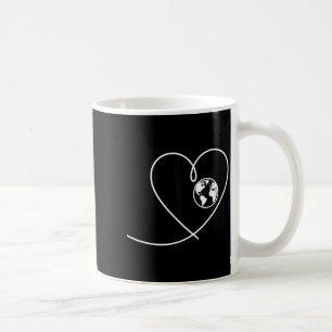 Liebe den Planeten Erde Herz Globus Minimalist Kaffeetasse