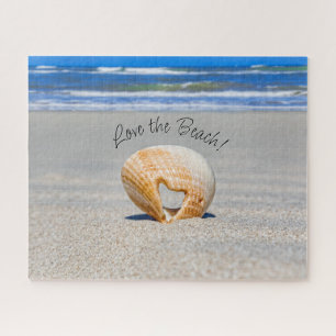 Liebe den Strand!  Liebe Muschel am Strand