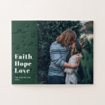 Liebe der Hoffnung des Glaubens. Grünes Weihnachts<br><div class="desc">Grüne minimalistische religiöse Weihnachtspuzzle "Faith Hope Liebe" für Winterurlaub Geschenk.</div>