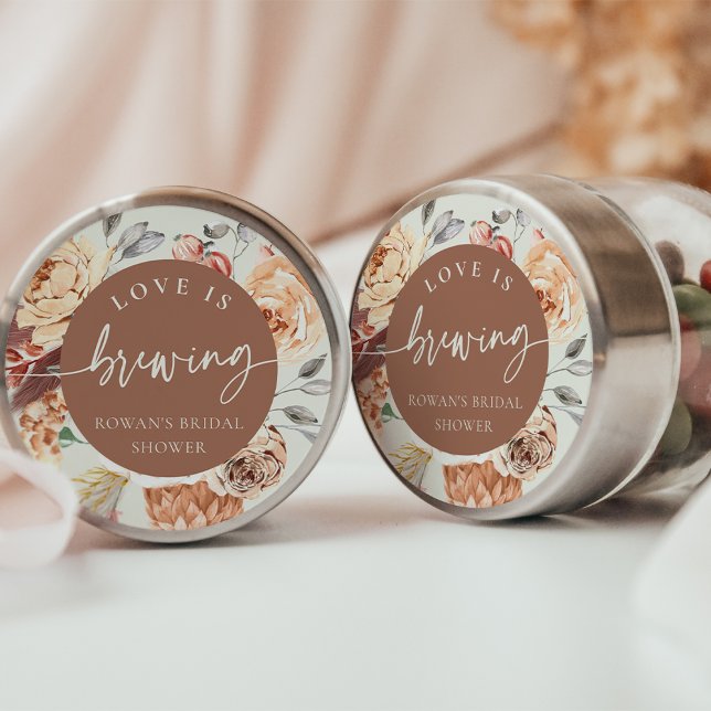 Liebe des Blumencoffee-Themas ist das Brautparty B Runder Aufkleber (Von Creator hochgeladen)