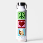 Liebe des Friedens Pflege Niedlicher Personalisier Trinkflasche<br><div class="desc">Schöne Peace Liebe Nurse Wasserflasche für Ihr Pflegepersonal oder Lieblings-LPN in einem Krankenhaus. Ein niedliches Friedenszeichen,  ein Herz und ein hübscher RN in einem Retro-medizinischen Hut. Personalisieren Sie mit einem Namen in blau.</div>