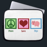 Liebe des Friedens Schweine Laptopschutzhülle<br><div class="desc">Ein hübsches grünes Friedenszeichen,  ein rotes Herz und ein niedliches rosa Schwein. Ich Liebe Tiergeschenke und Schweine sind mein Liebling.</div>