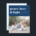 Liebe des Friedens und Foto der leichten Navy Feiertagspostkarte<br><div class="desc">Frieden, Liebe und Licht. | Senden Sie Ihre Hanukkah Grüße an Familie und Freunde mit dieser anpassbaren Hanukkah Postkarte. Es zeichnet sich durch Retro-fett Typografie aus. Personalisieren Sie dieses Foto Hanukkah Postcard durch Hinzufügen Ihrer Daten. Diese individuelle Hanukkah Postkarte ist in anderen Farben und mit Kartenmaterial erhältlich. Matching-Elemente sind ebenfalls...</div>