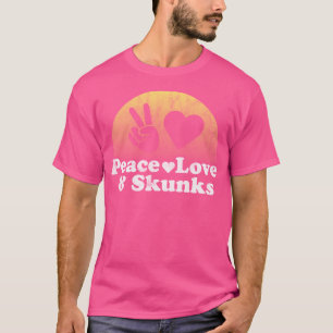 Liebe des Friedens und Skunks Skunk T-Shirt