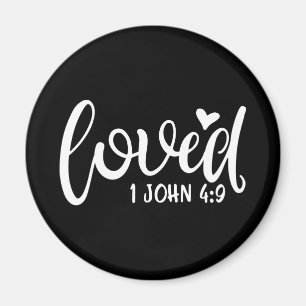 Liebe-Design mit einem Wort liebt darauf Magnet