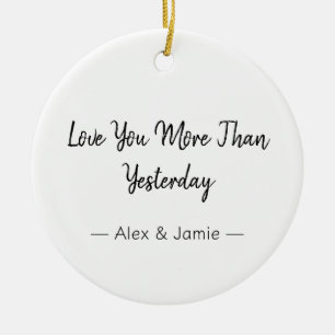 Liebe dich mehr als gestern – Romantischer Spruch Keramik Ornament