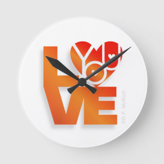 Liebe, die Sie durch Lover's Heart® Designs überwa Runde Wanduhr