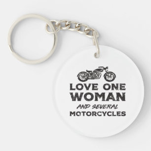 Liebe eine Frau und mehrere Motorräder Essential Schlüsselanhänger